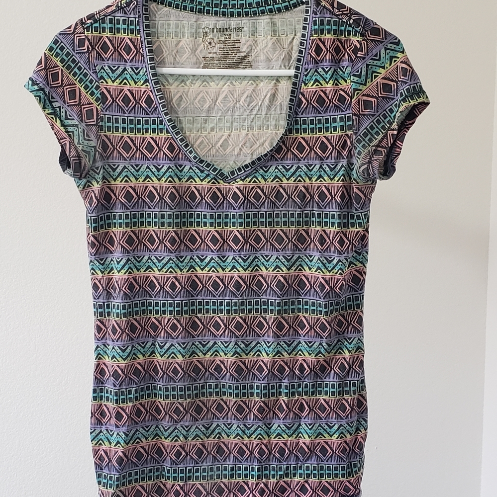 Size Small NoBo V-Neck Tshirt